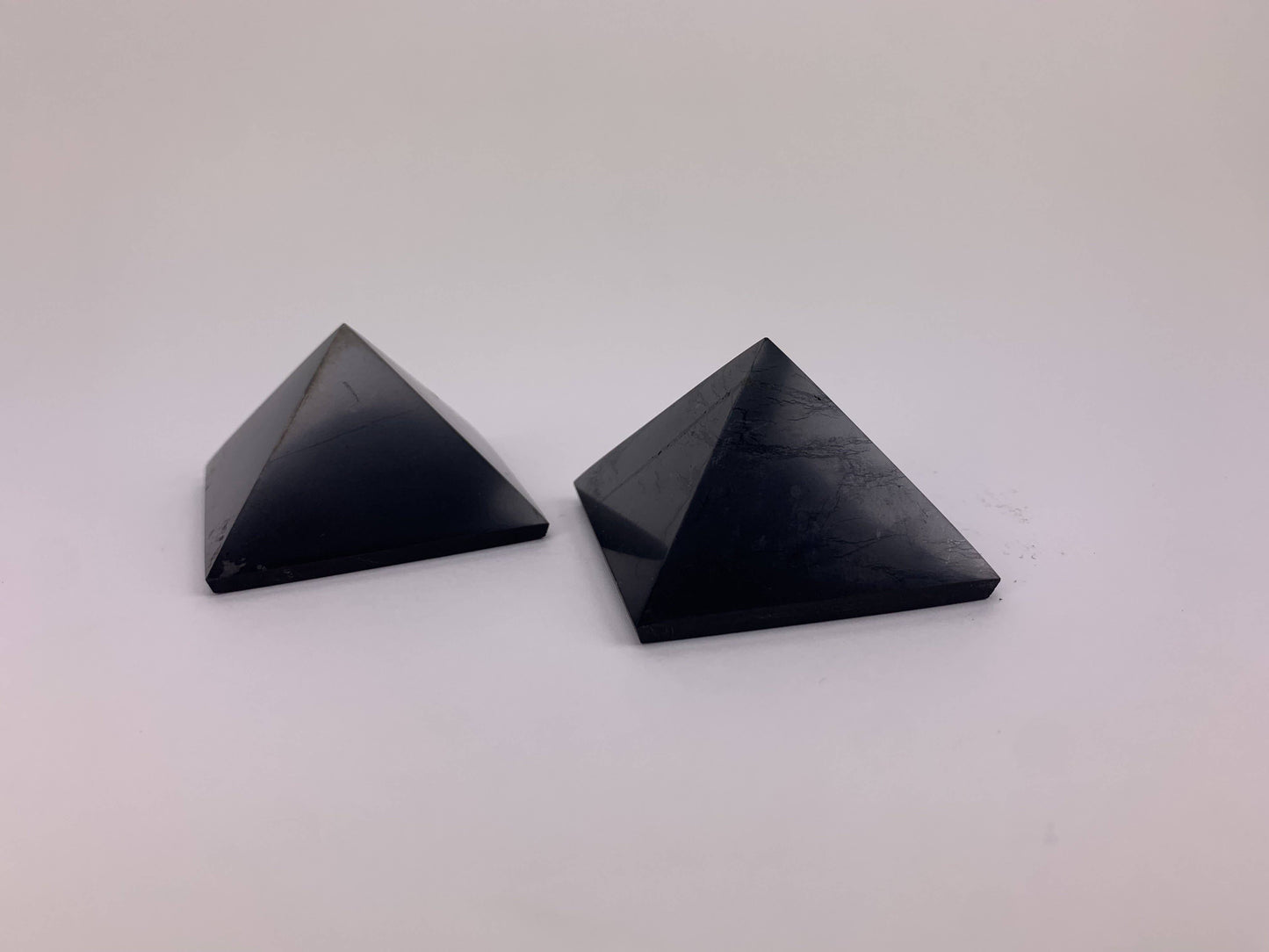 shungite pyramid (40mm - 45mm)