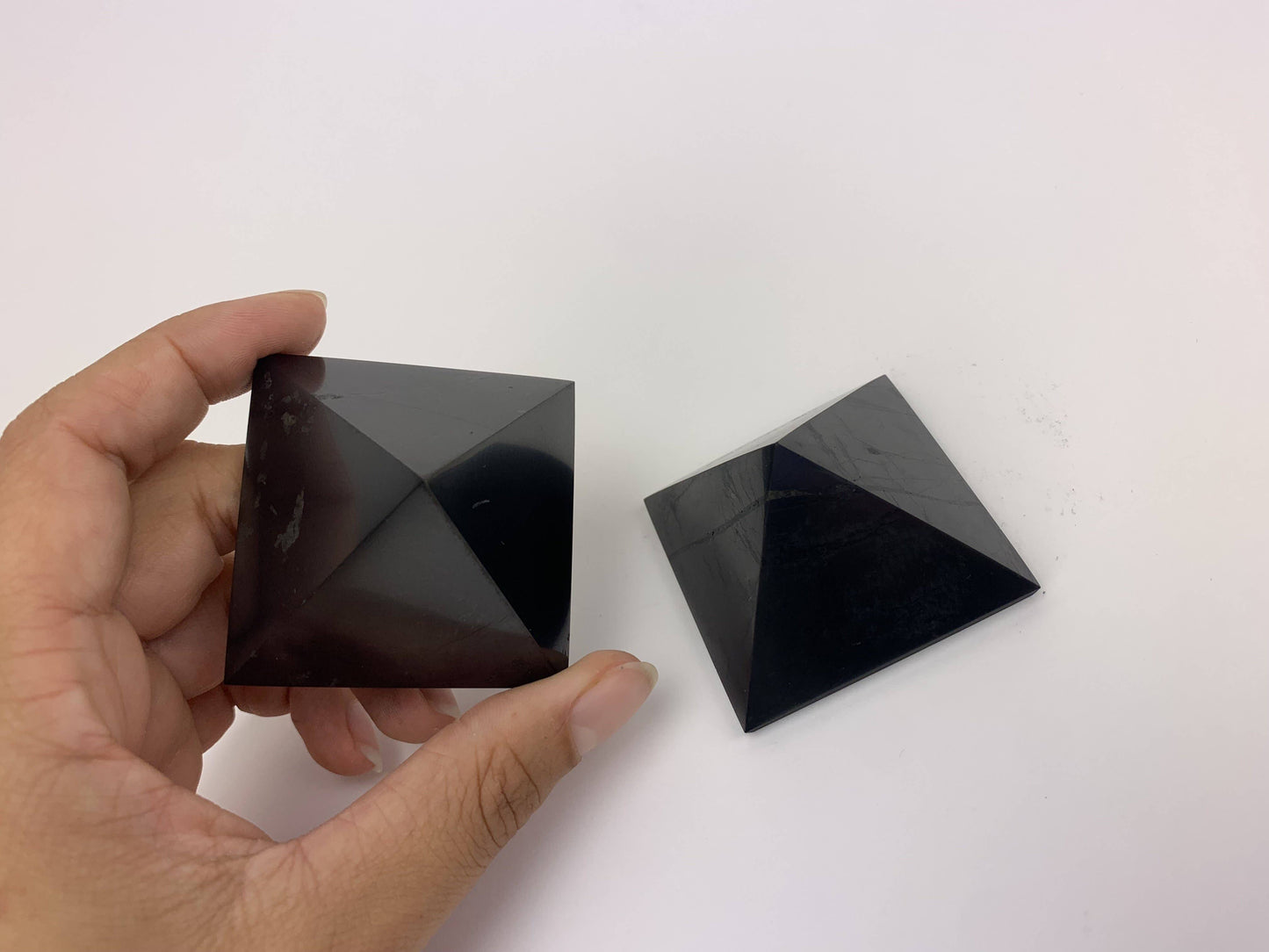 shungite pyramid (40mm - 45mm)