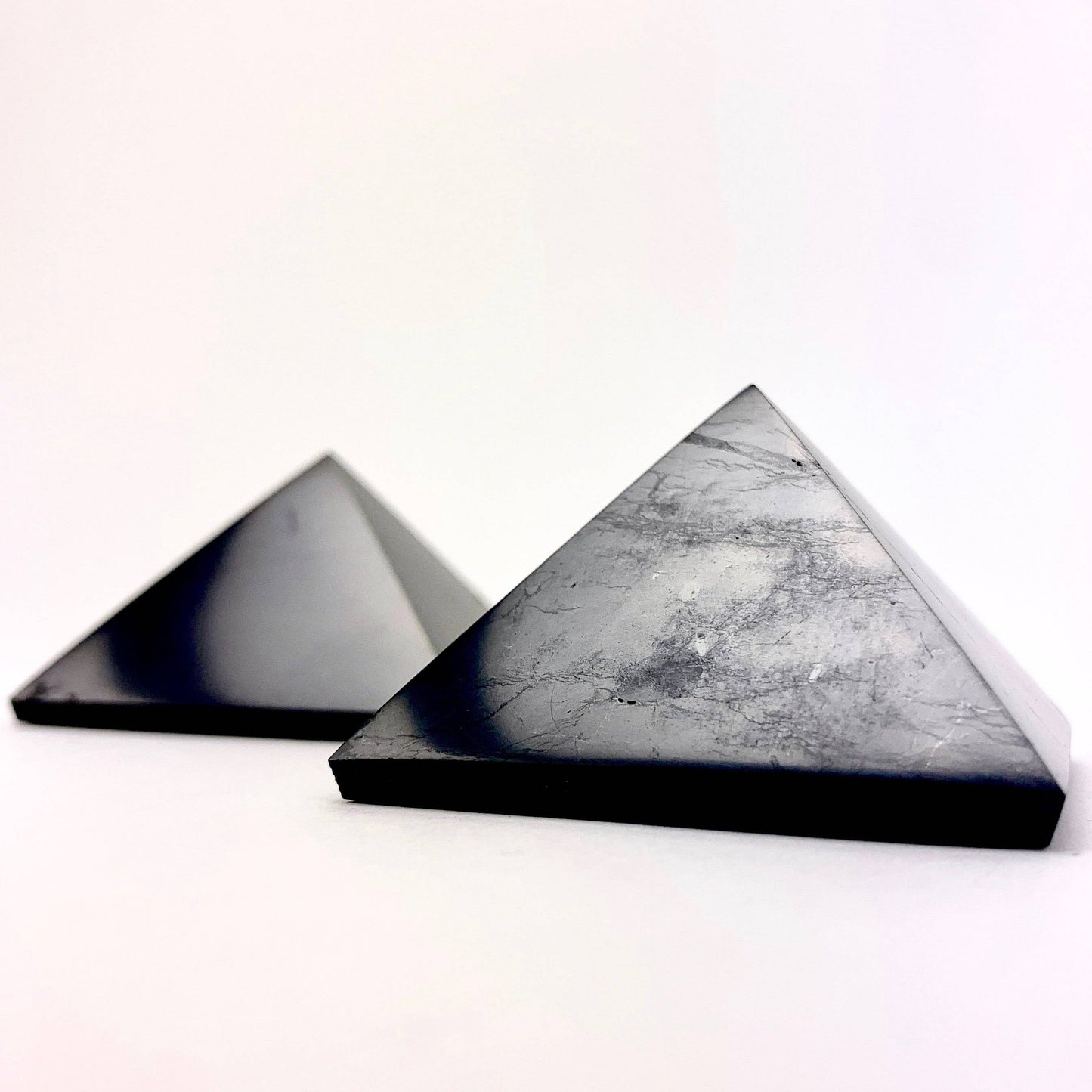 shungite pyramid (40mm - 45mm)