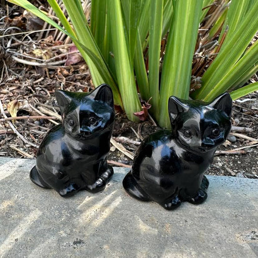 obsidian cat carving