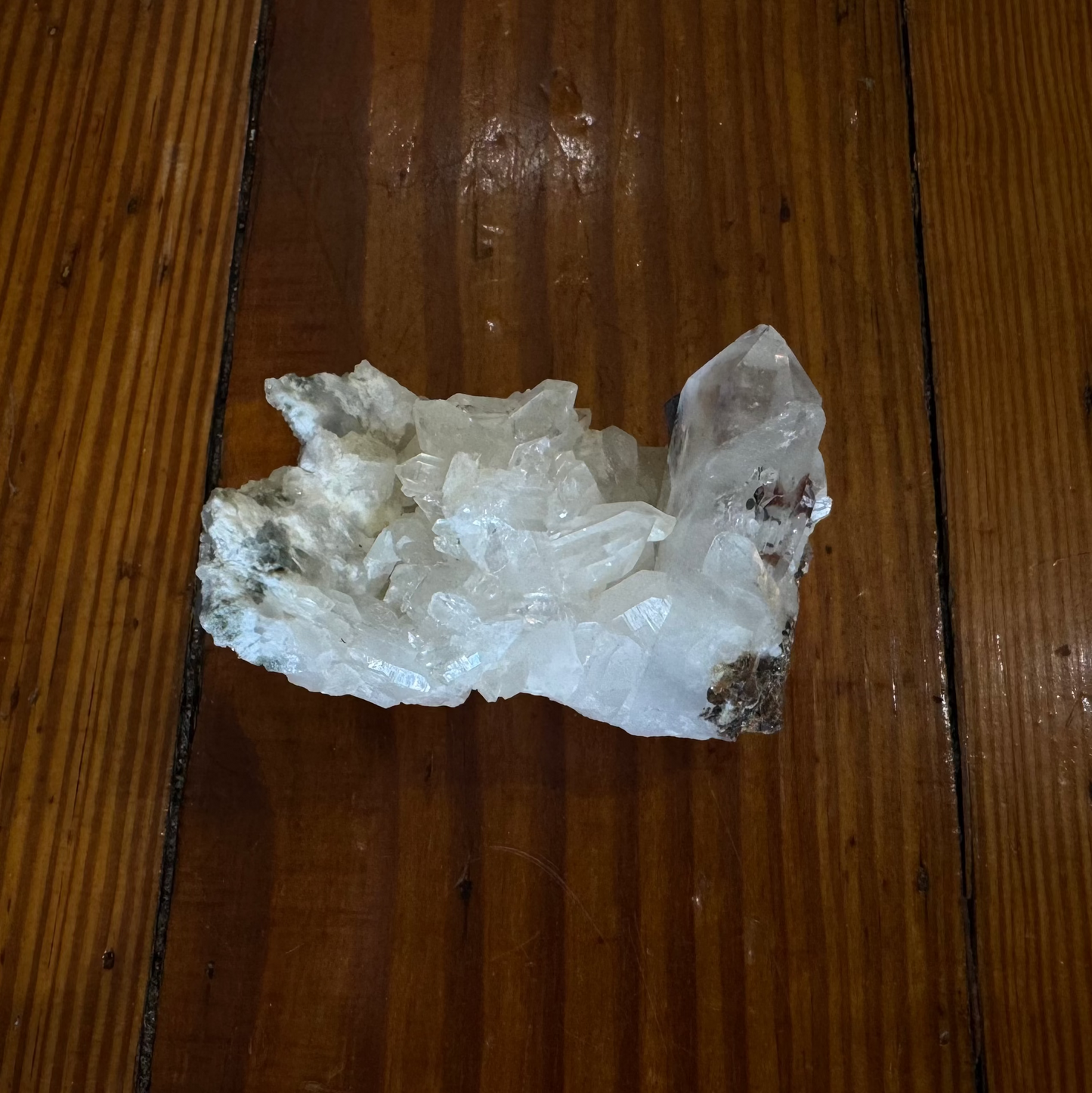 clear quartz clusters with chlorite and brookite inclusions