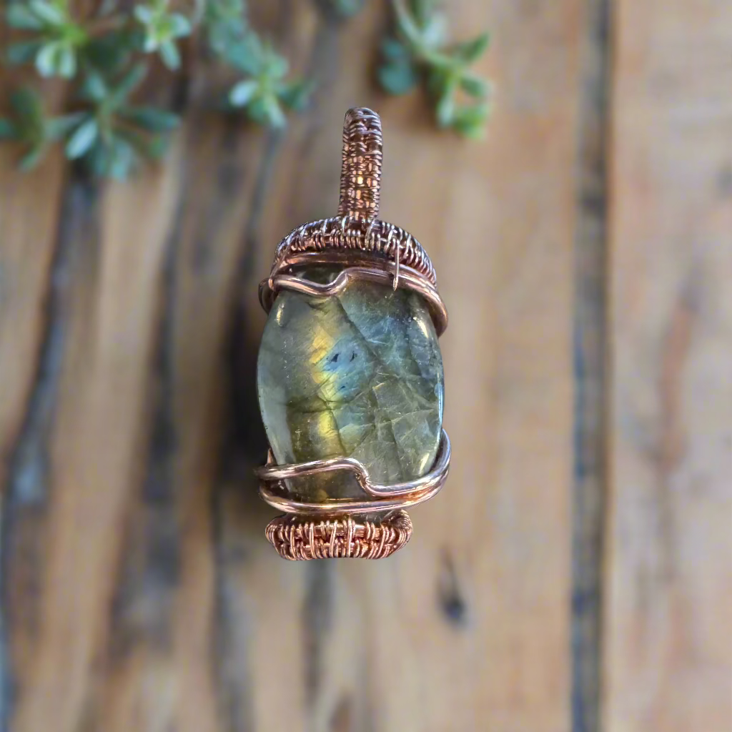 handmade copper-wrapped flashy labradorite pendant