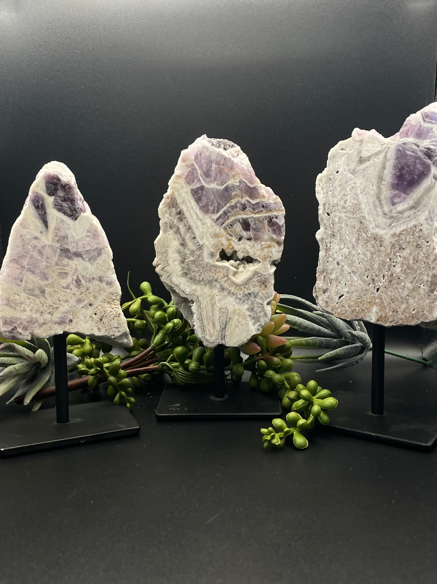 chevron amethyst on metal stand