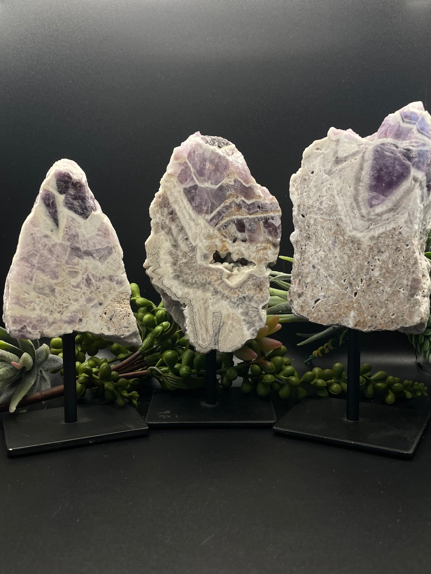 chevron amethyst on metal stand