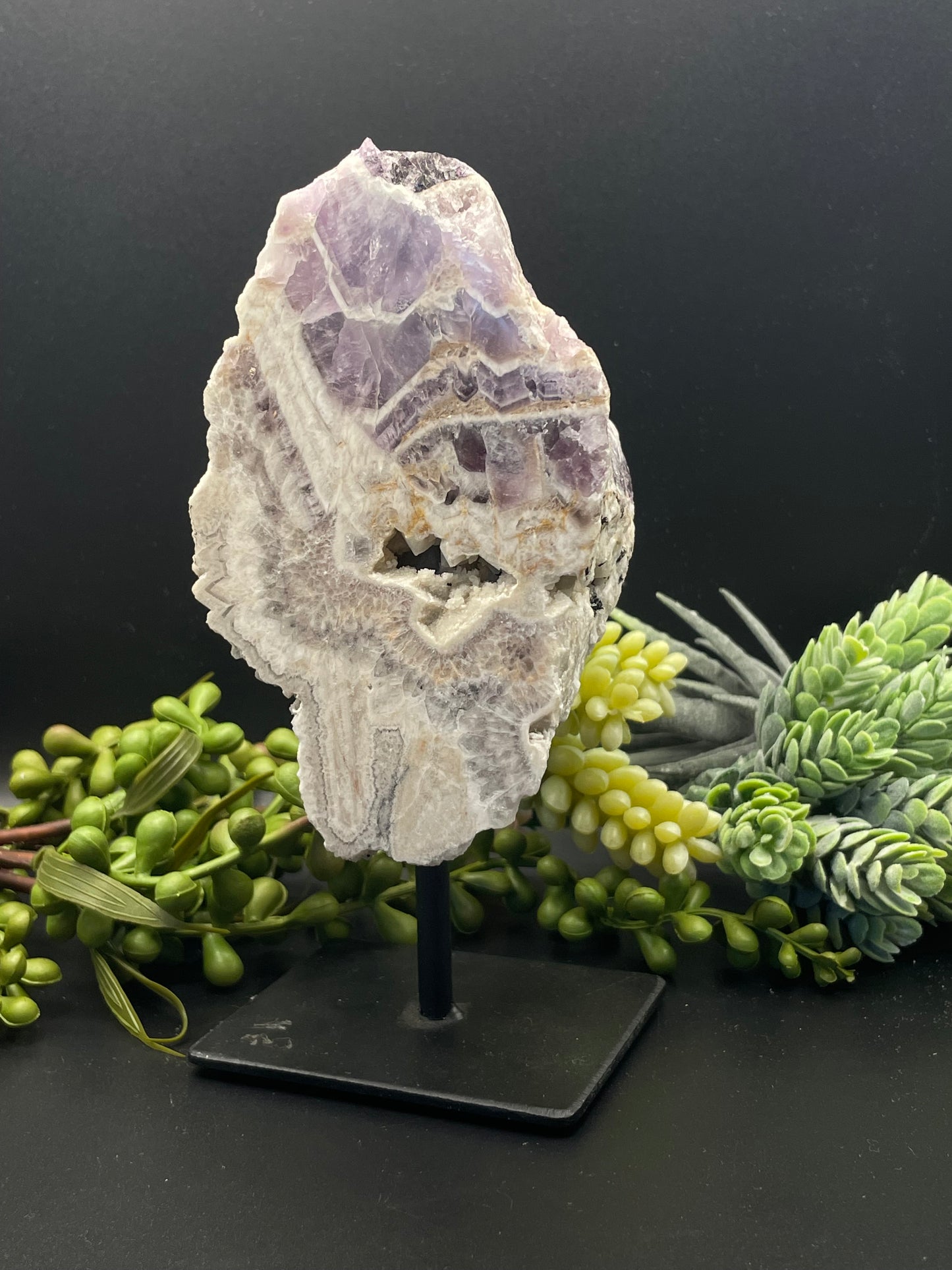 chevron amethyst on metal stand