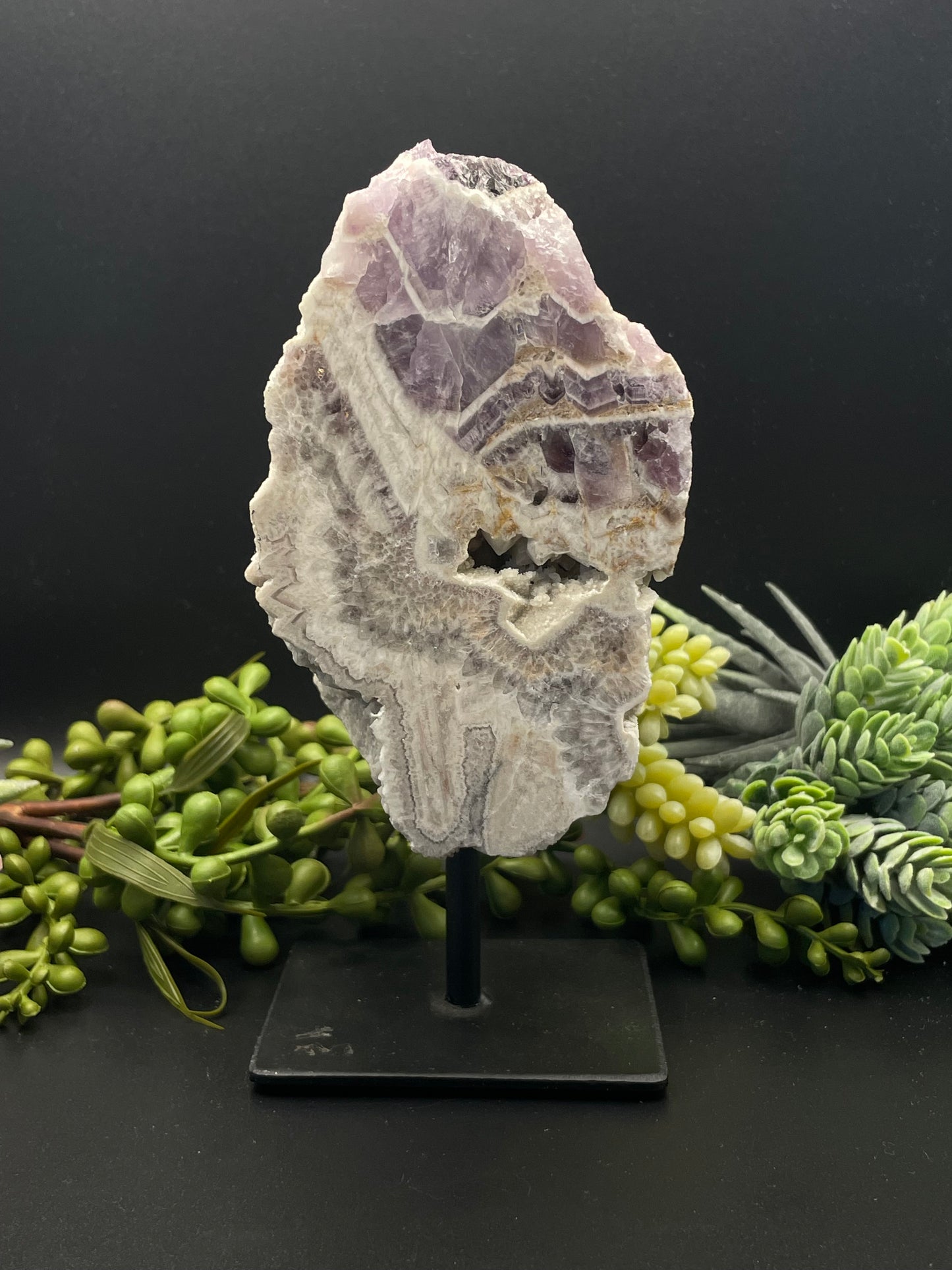 chevron amethyst on metal stand