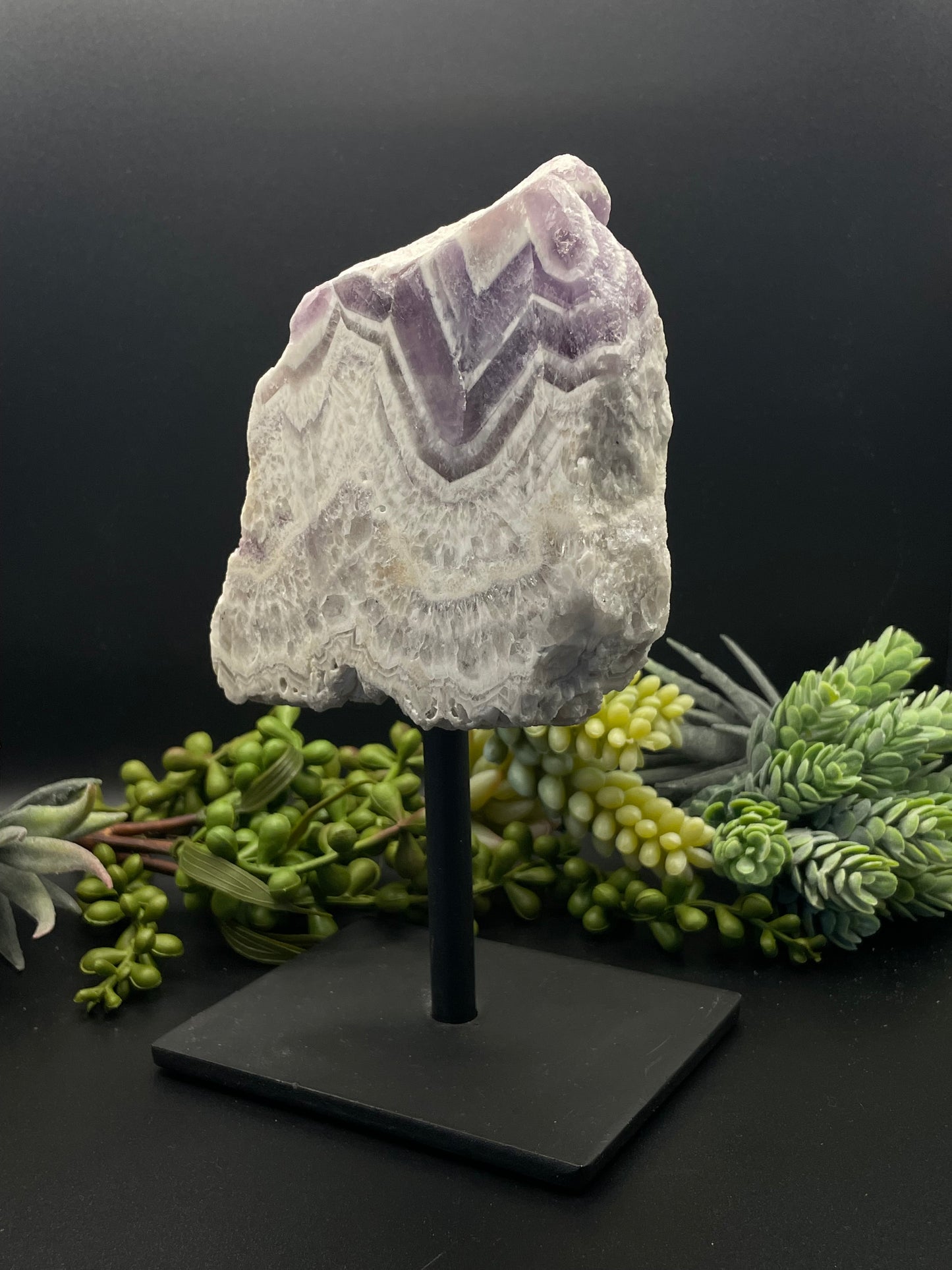 chevron amethyst on metal stand