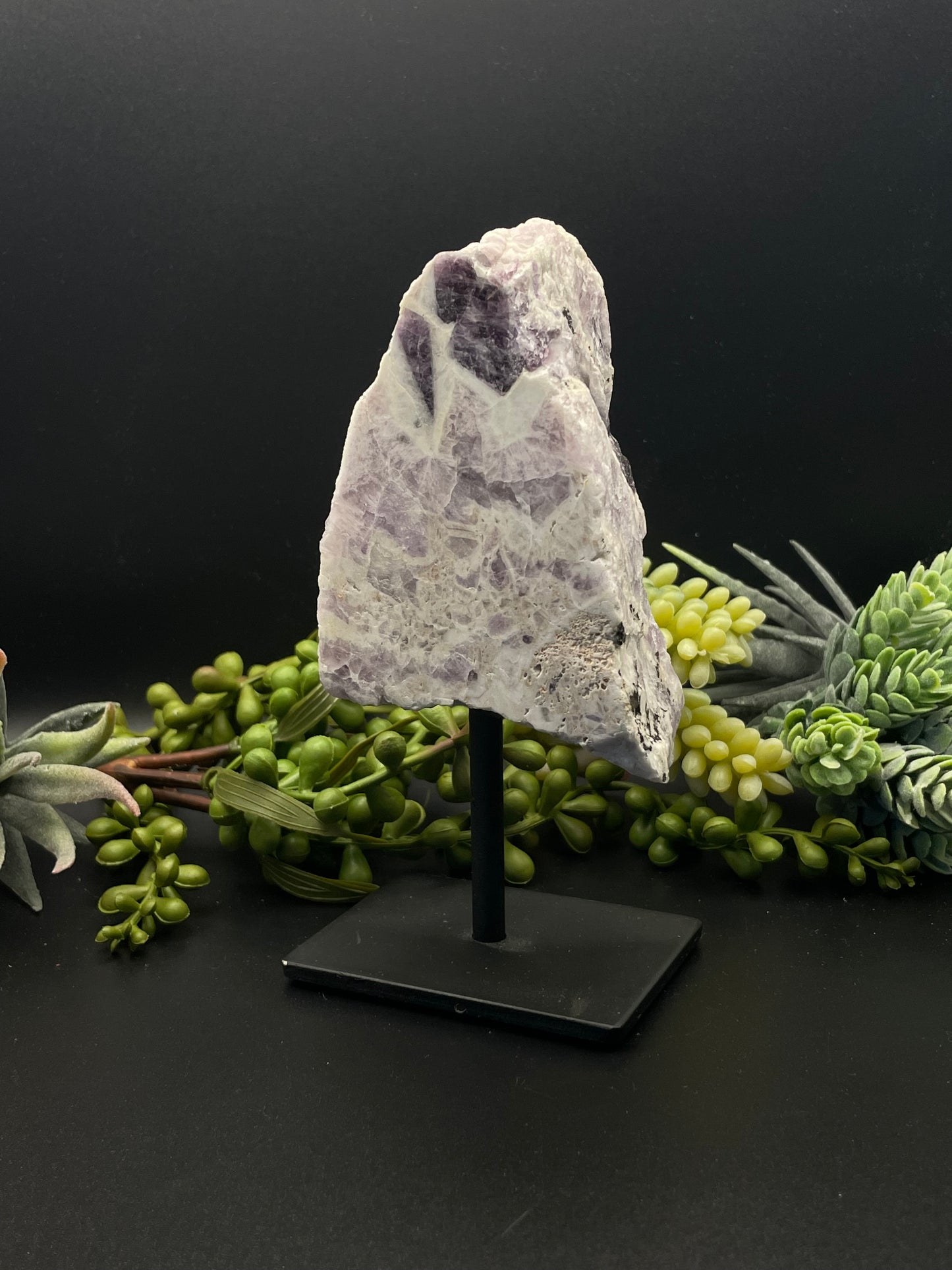 chevron amethyst on metal stand