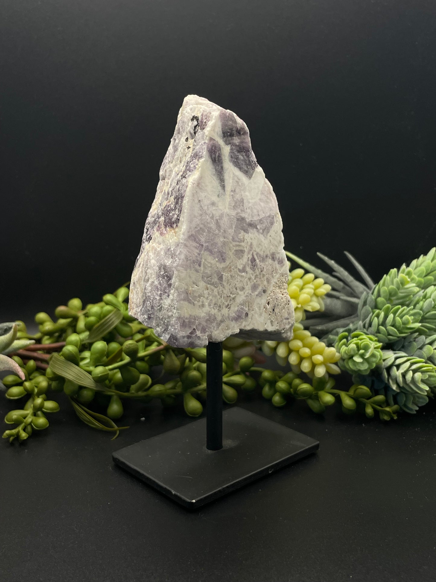 chevron amethyst on metal stand