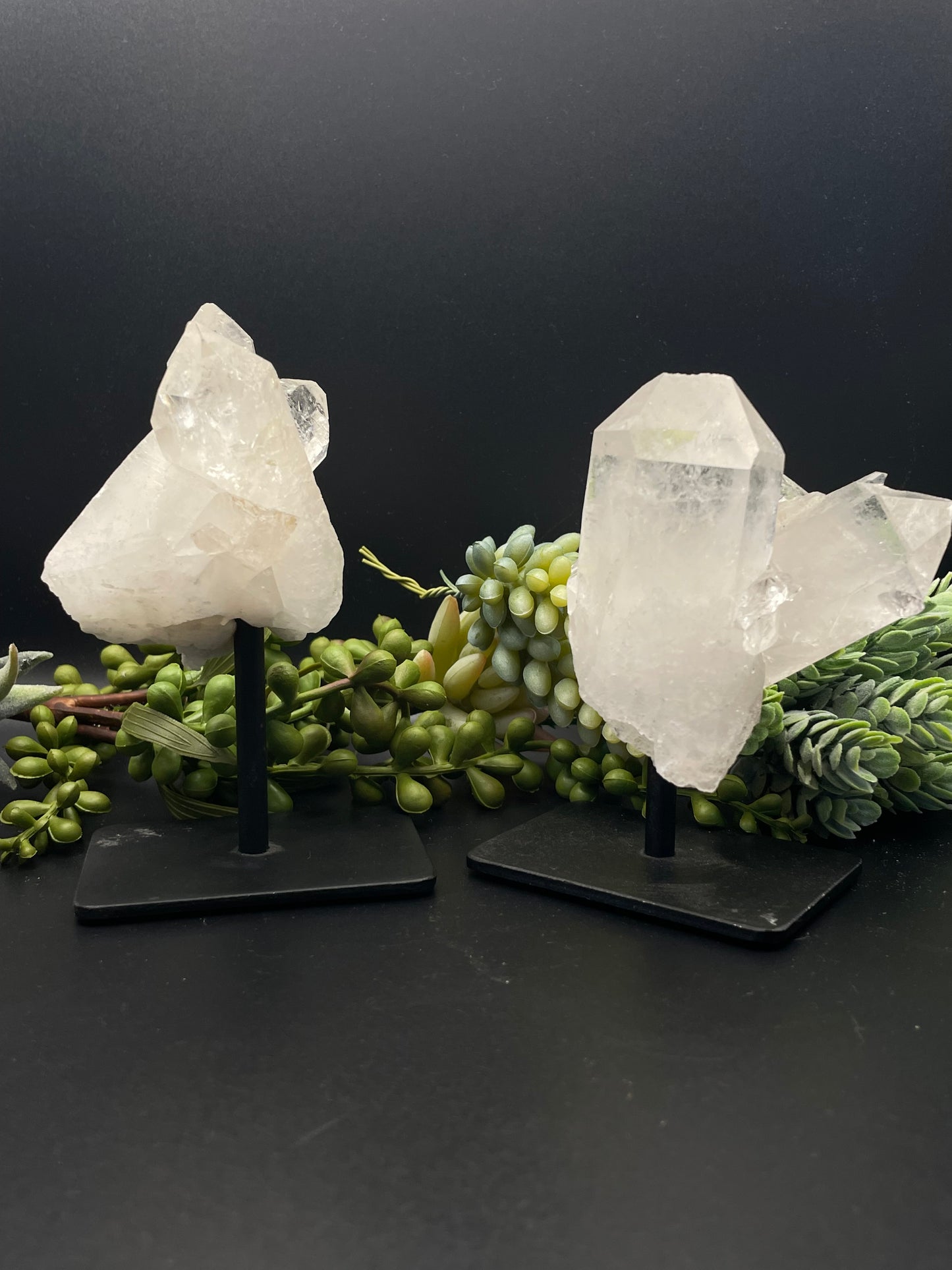 quartz clusters on metal stands