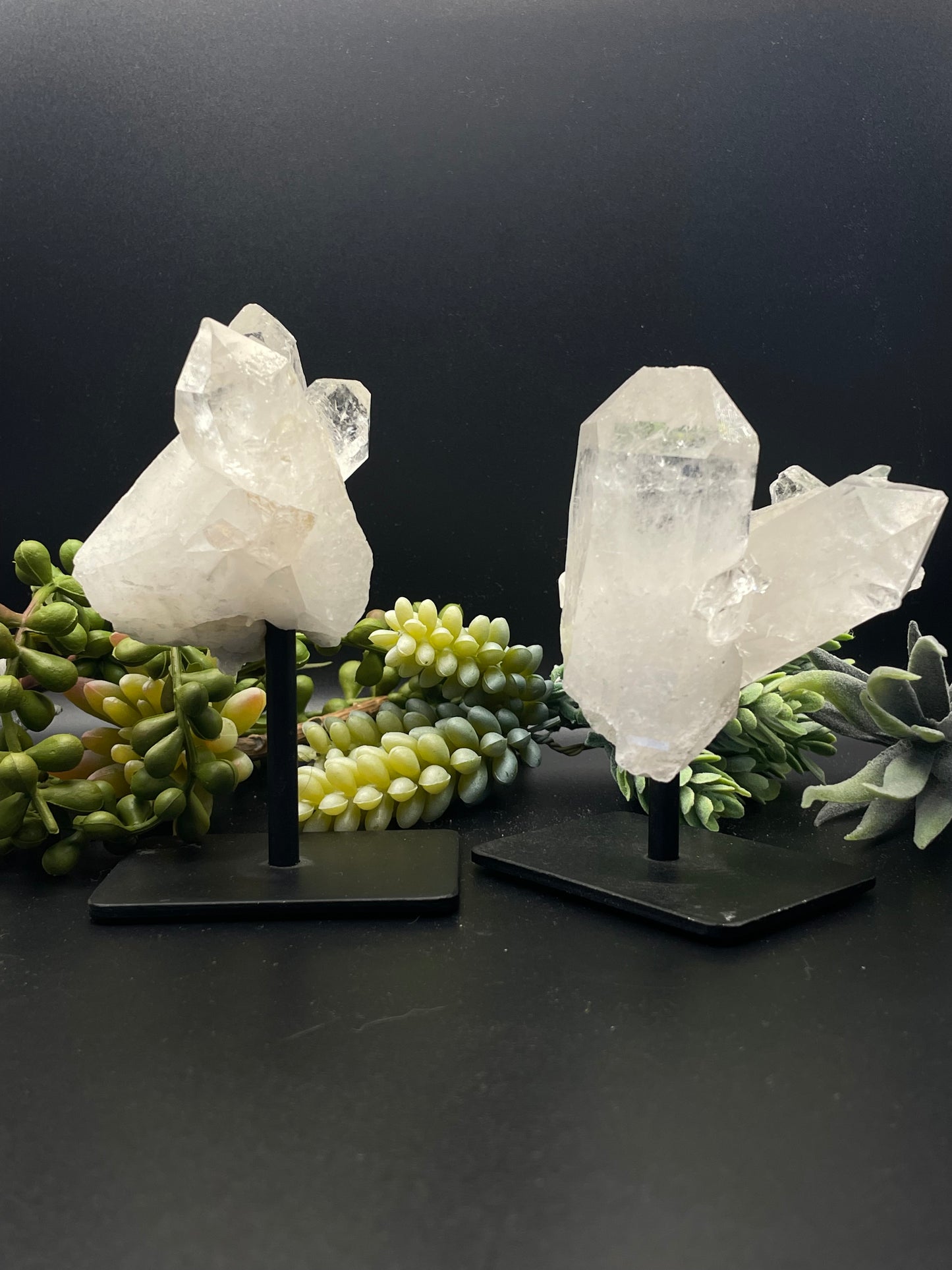 quartz clusters on metal stands