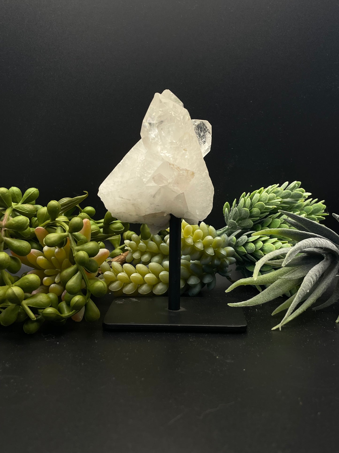 quartz clusters on metal stands