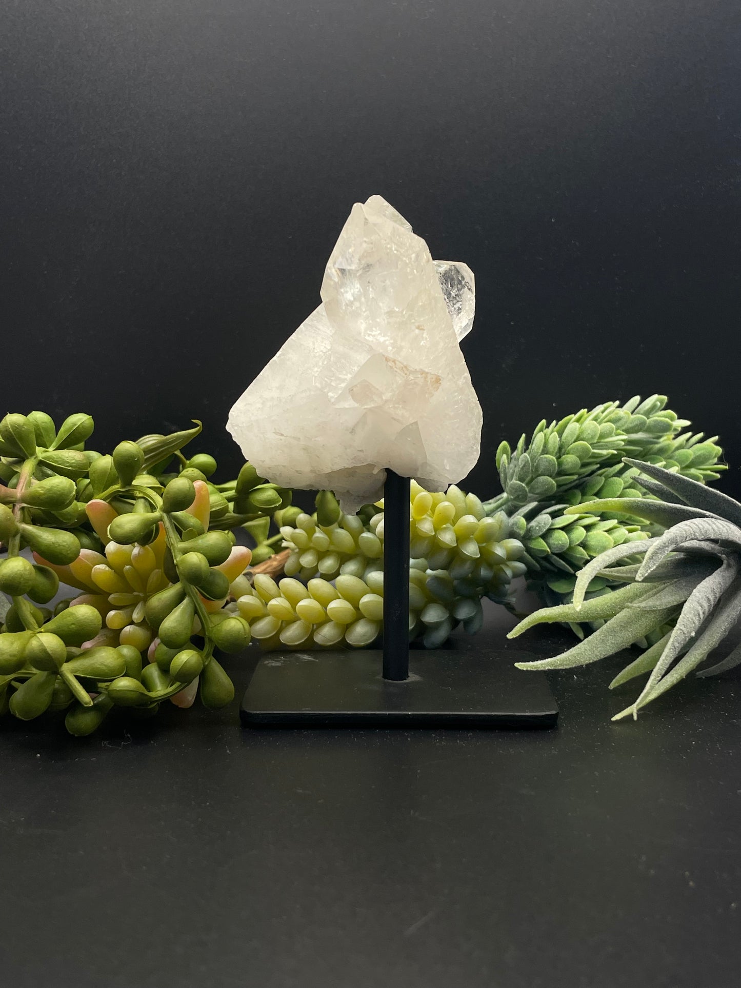 quartz clusters on metal stands