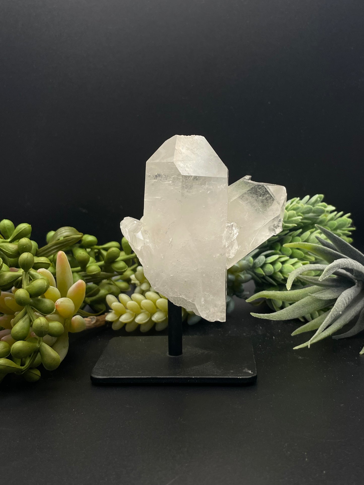 quartz clusters on metal stands