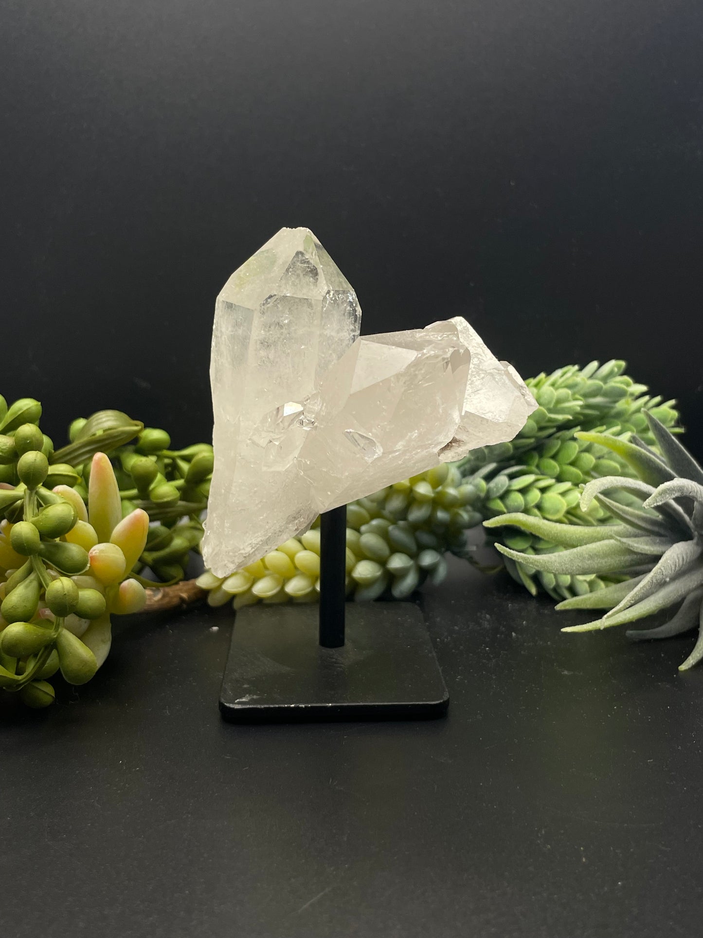 quartz clusters on metal stands