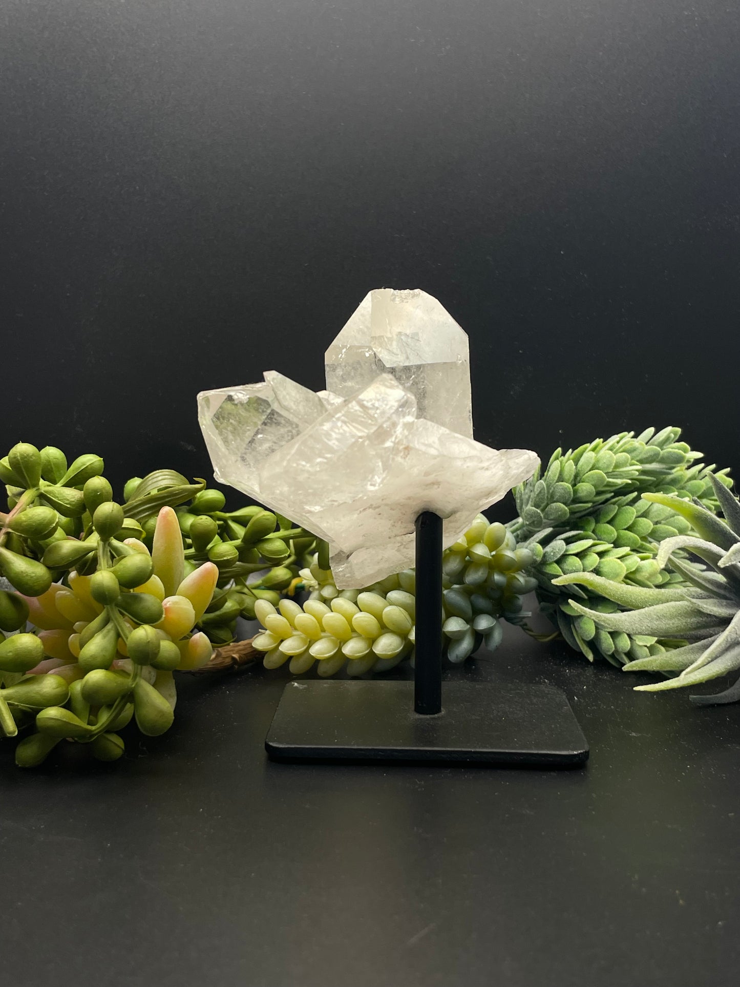 quartz clusters on metal stands