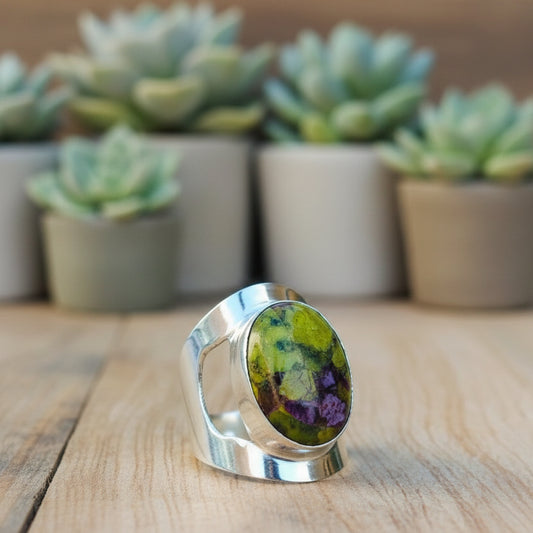 stichtite in serpentine ring in sterling silver