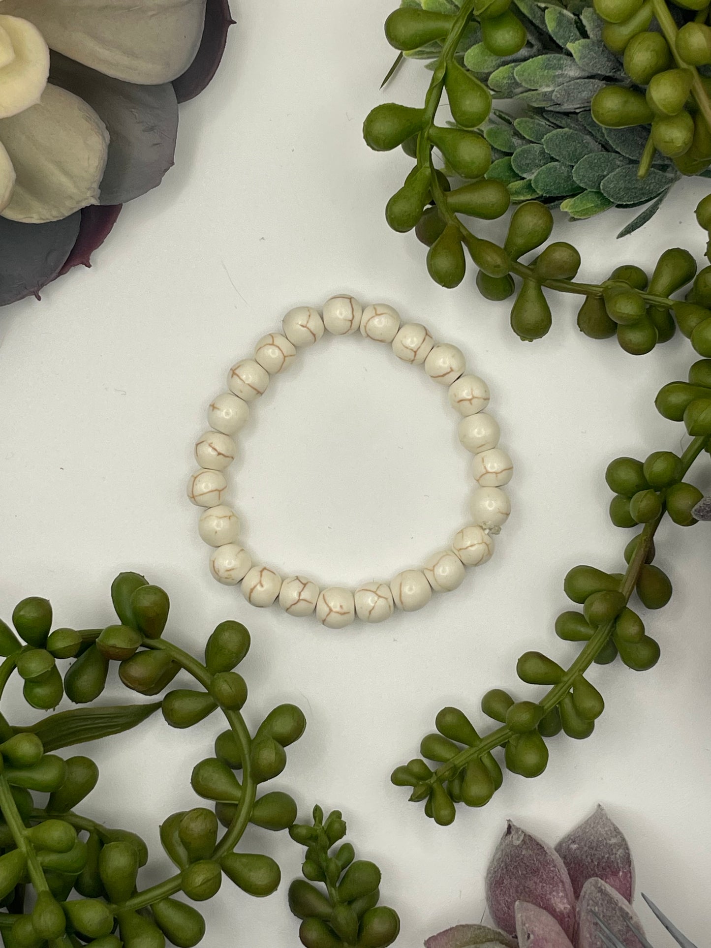 magnesite beaded bracelet (8mm beads)