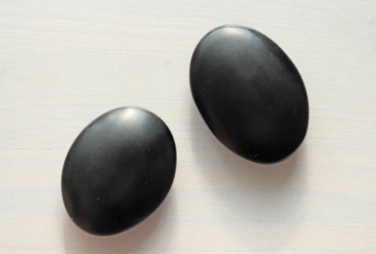 shungite palm stones